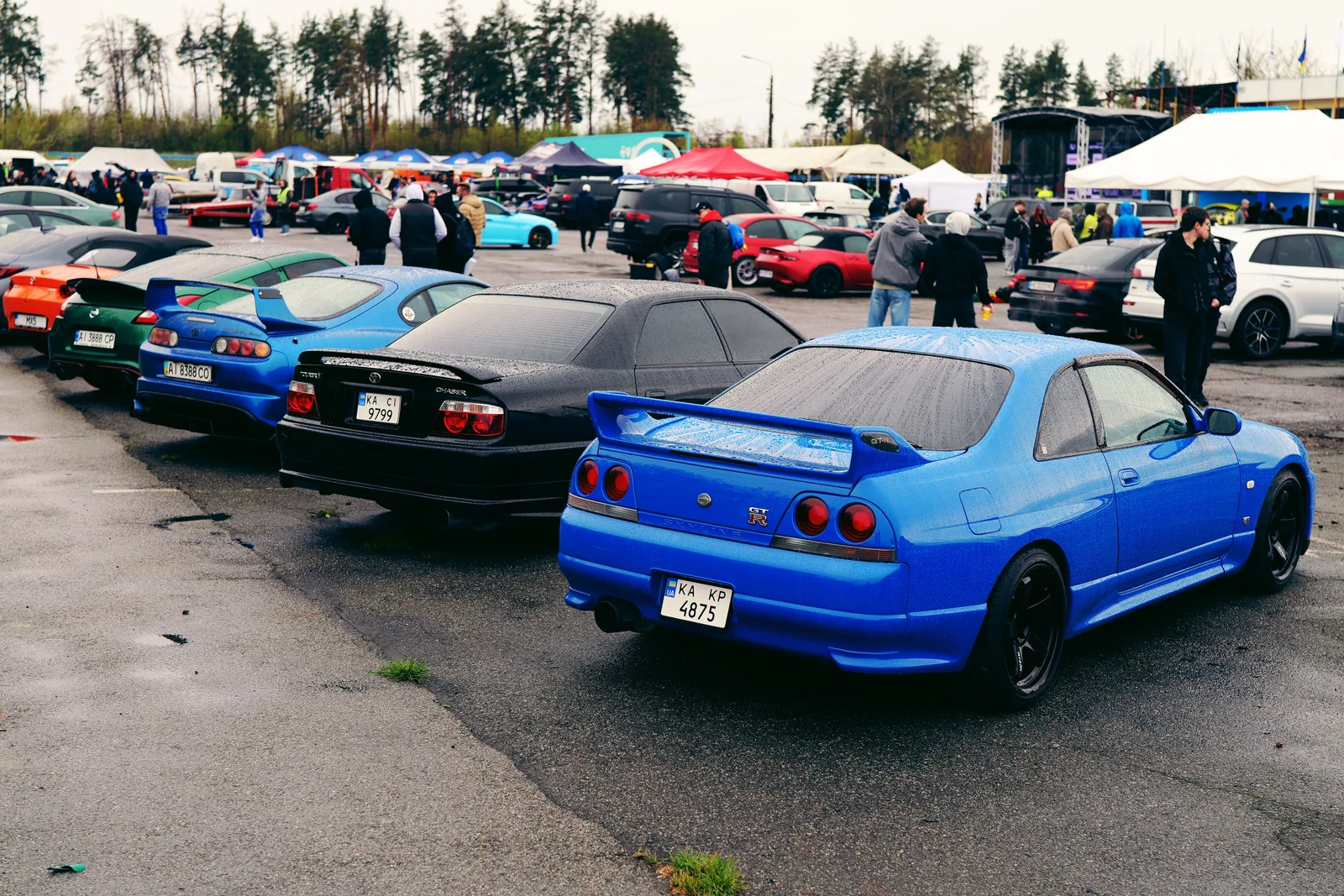 A wet one did not stop anybody showing up